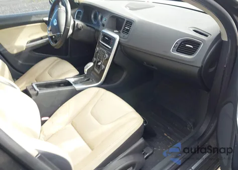 2013 Volvo S60 T5 Platinum из США, поврежденный, VIN YV1612FH9D1231098